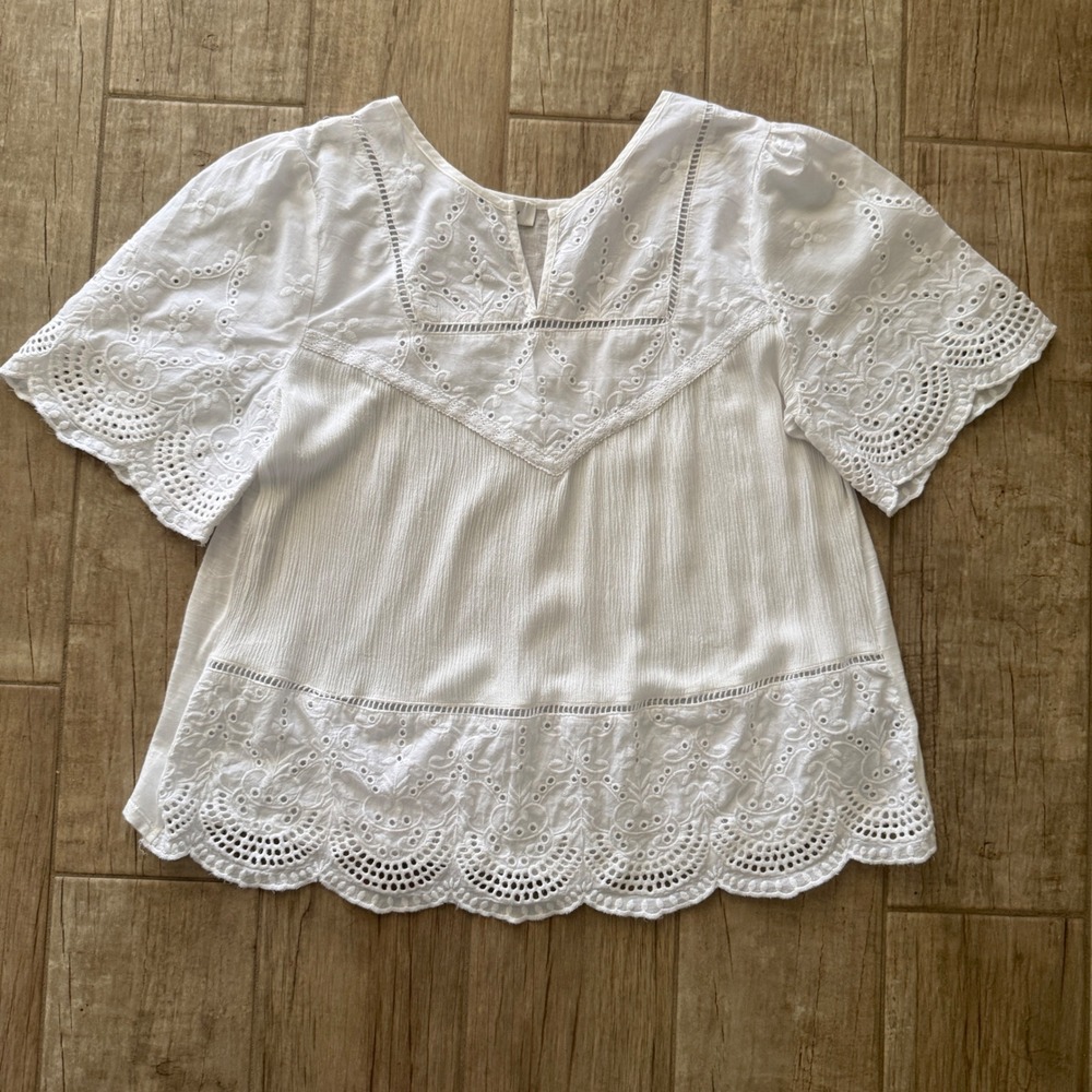 Fever Brand White Eyelet Embroidered Scalloped Hem Boho Blouse Top Short SleeVe